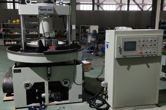 45KWの電力と400kgの負荷容量を持つ鋼ボールフラッシングマシン