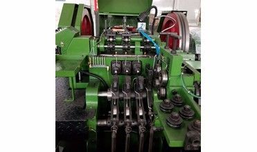 盲目のリベットの冷たいヘッディング機械、機械、3ダイスの6打撃のタイプを作るリベット